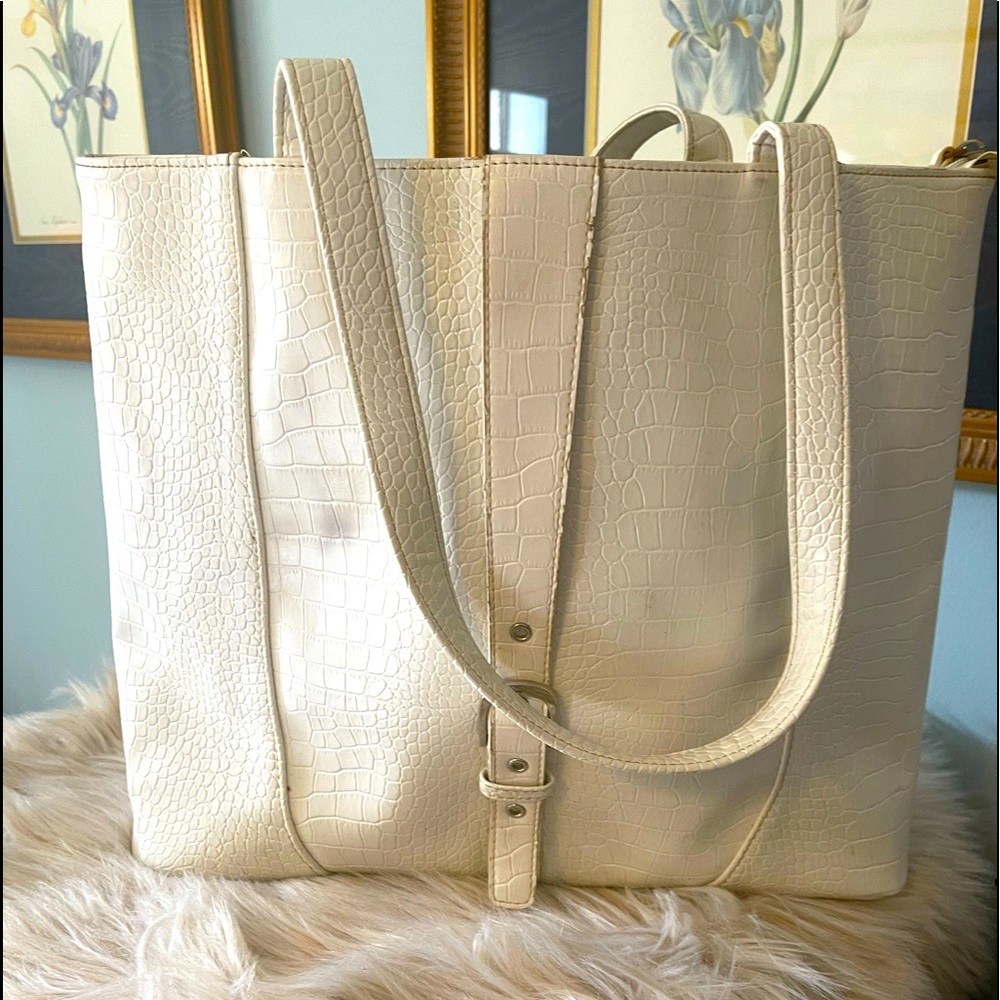 Buxton Large White Shoulder Executive Tote Bag